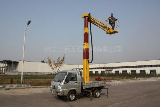點(diǎn)擊查看詳細(xì)信息<br>標(biāo)題：小型高空作業(yè)車 閱讀次數(shù)：3161