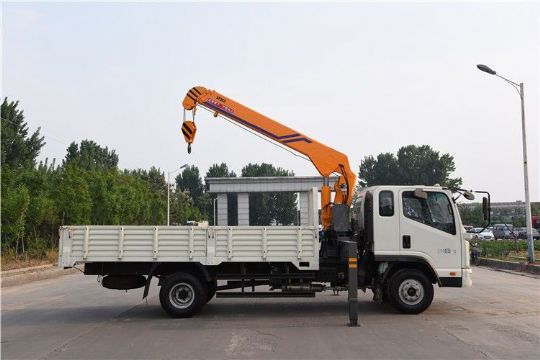 點擊查看詳細信息<br>標題：5噸凱馬隨車吊3節臂 閱讀次數：2847