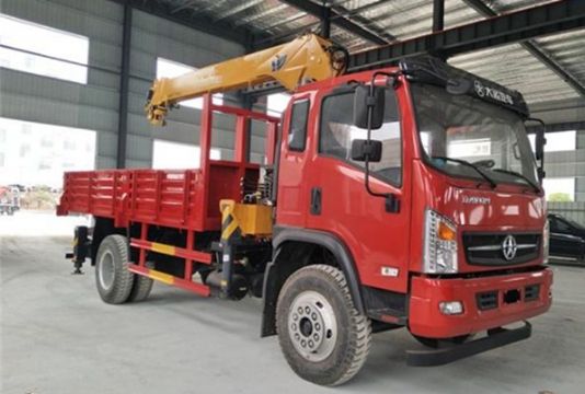點擊查看詳細信息<br>標題：5噸大運隨車吊 閱讀次數(shù)：2295
