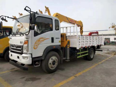 點擊查看詳細信息<br>標題：5噸重汽豪曼隨車吊 閱讀次數(shù)：2946